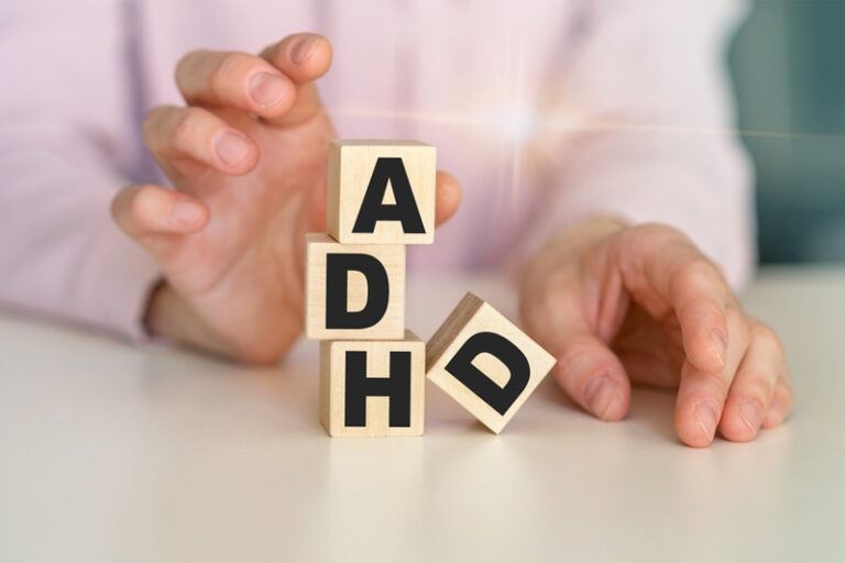 ADHD｜ADHD少女積極治療提升生活質素｜逾六成年輕患者自行停藥 恐增工作出錯、健忘、或增自殺風險